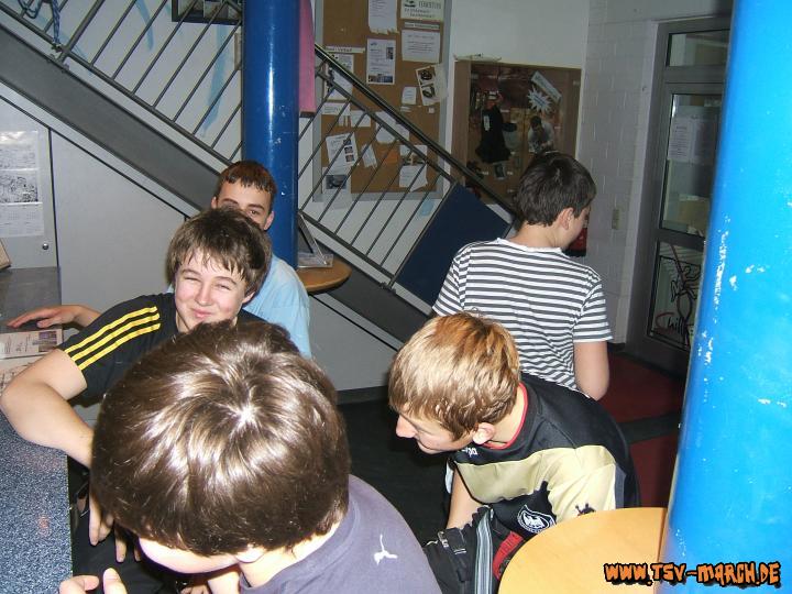 paar Erdnüsse reinschieben